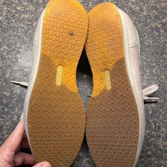 Ecco Women’s Casual Beige Taupe Leather Sneakers - Picture 6 of 7
